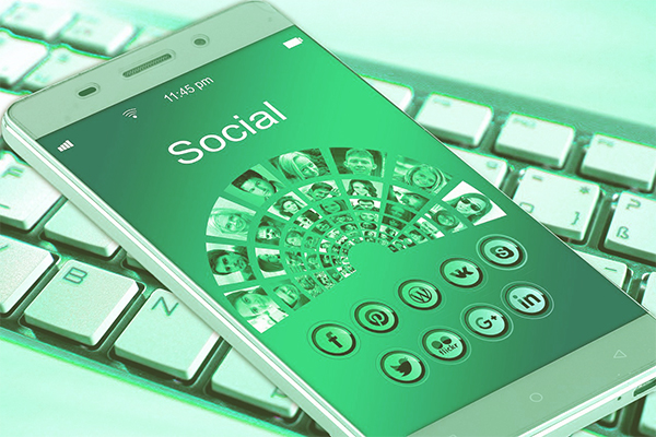 OPTIMISE YOUR WEBSITE FOR MOBILE PHONES USE