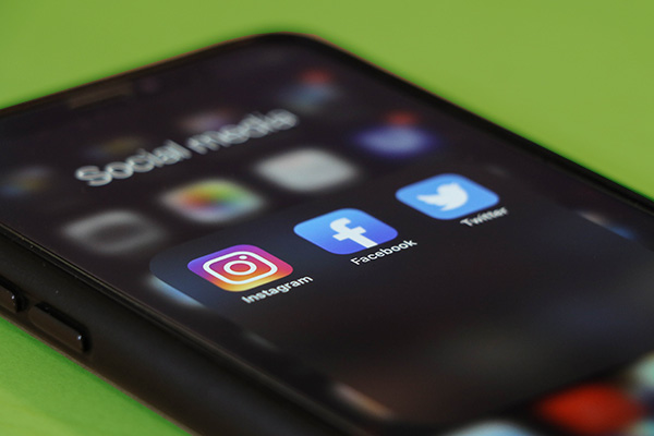 3 SOCIAL MEDIA CHALLENGES